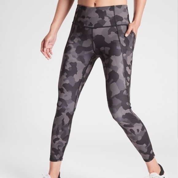 Athleta Lightning Camoflauge 7/8 Tight Leggings Black Grey Gray UPF 50 Size XS - Picture 1 of 10